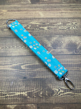 Load image into Gallery viewer, Daisy Days ~ Key Fob